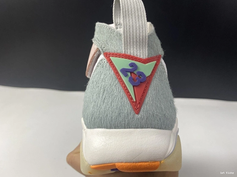 Retro - Jordan Neutral CT8528-002 7 Grey 0105